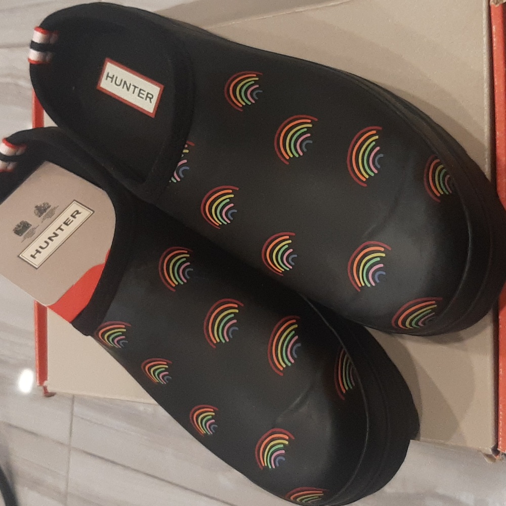 Hunter Play Clogs in Mini Rainbow Print Fits Size 9.5 Women